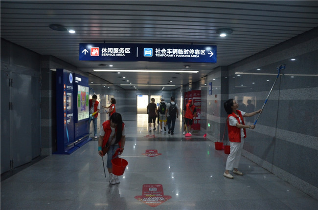 城投集團開展“創(chuàng)衛(wèi)迎暗訪、全城大掃除”主題志愿活動