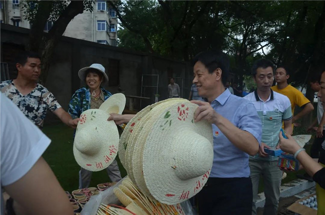 炎炎夏日送清涼，點滴關(guān)懷暖人心——城投集團各黨支部開展“送清涼”慰問一線員工活動